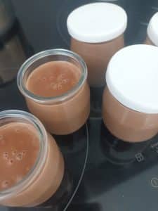Lire la suite à propos de l’article Petites crèmes à la poudre de caroube