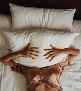 Lire la suite à propos de l’article Troubles du sommeil en périménopause : que mettre dans son assiette le soir ?